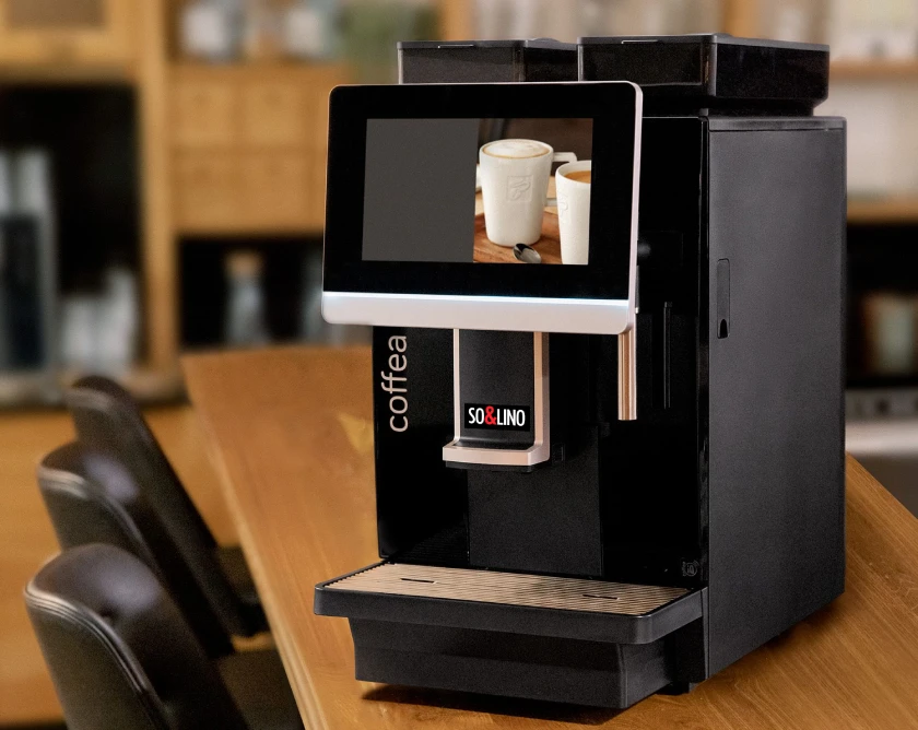 Solino enjoy αυτόματη επαγγελματικη μηχανη καφε σε ένα άδειο γραφείο συνεδριάσεων